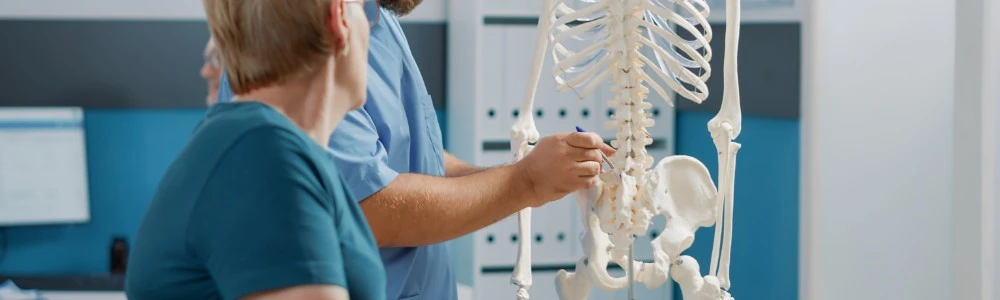 Nepatīkamā osteoporoze: cēloņi, simptomi un riska faktori
